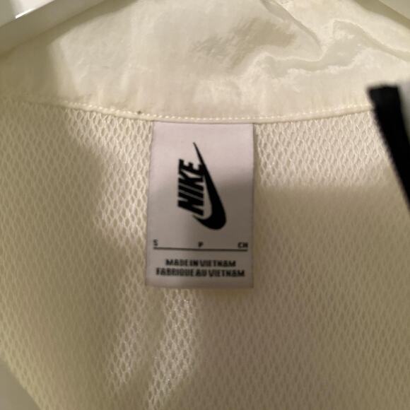 NikeLab Windbreaker Jacket - Picture 4 of 6